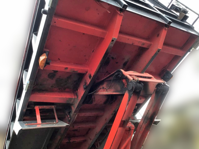 UDトラックスクオンダンプ大型（10t）[写真15]