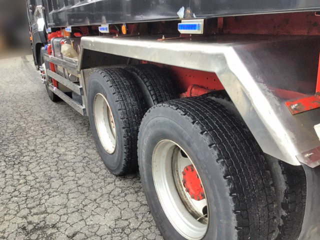 UDトラックスクオンダンプ大型（10t）[写真28]