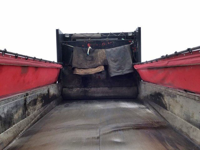 UDトラックスクオンダンプ大型（10t）[写真08]