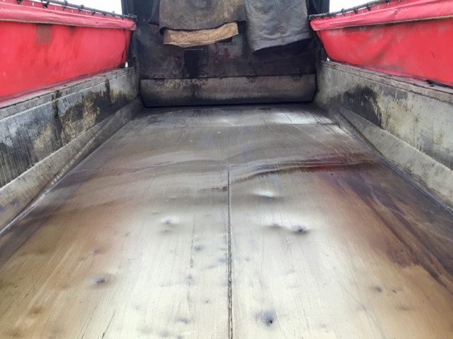 UDトラックスクオンダンプ大型（10t）[写真09]