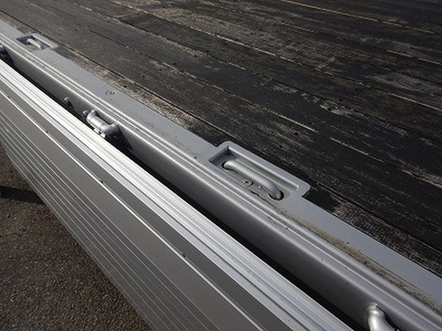 三菱ふそうファイターアルミブロック中型（4t）[写真10]