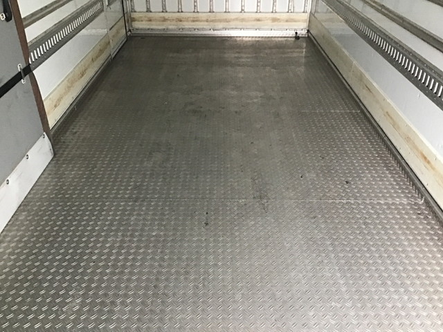 いすゞフォワード冷凍車（冷蔵車）中型（4t）[写真13]