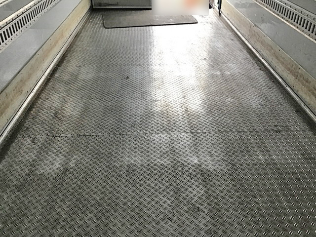 いすゞフォワード冷凍車（冷蔵車）中型（4t）[写真04]