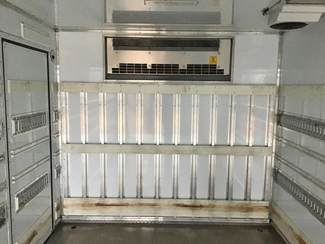 いすゞフォワード冷凍車（冷蔵車）中型（4t）[写真07]