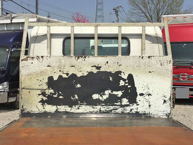 三菱ふそうキャンター平ボディ小型（2t・3t）[写真11]