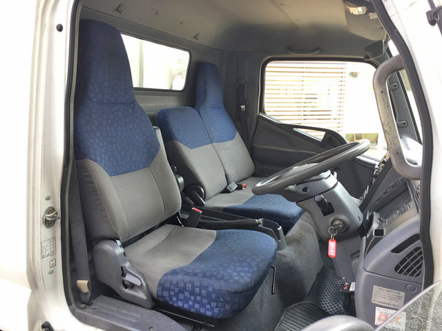 三菱ふそうキャンター平ボディ小型（2t・3t）[写真31]