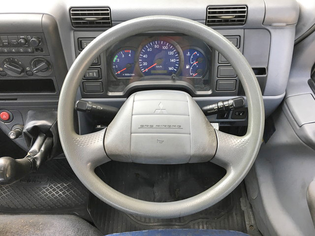 三菱ふそうキャンター平ボディ小型（2t・3t）[写真35]