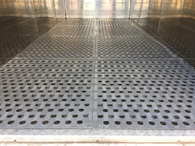 いすゞエルフアルミバン小型（2t・3t）[写真13]