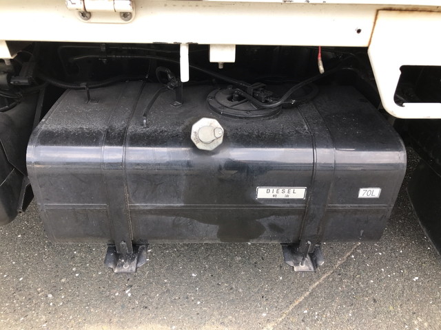 三菱ふそうキャンター平ボディ小型（2t・3t）[写真18]