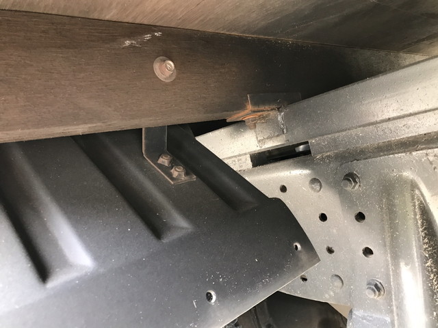 三菱ふそうキャンター平ボディ小型（2t・3t）[写真20]