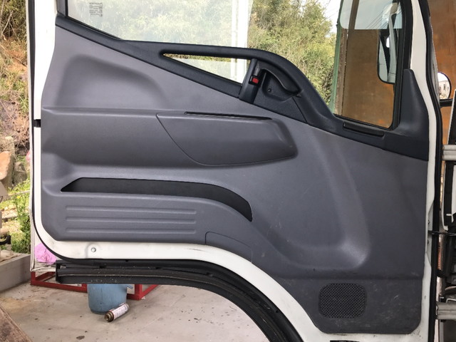 三菱ふそうキャンター平ボディ小型（2t・3t）[写真28]