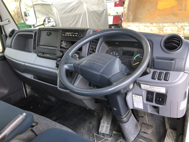 三菱ふそうキャンター平ボディ小型（2t・3t）[写真31]