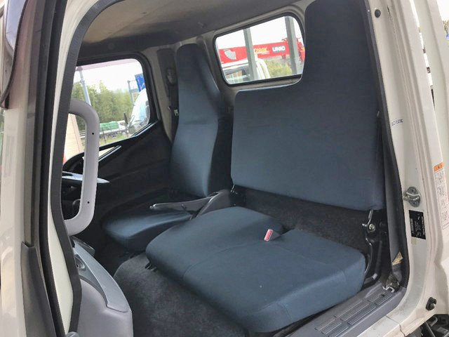 三菱ふそうキャンター平ボディ小型（2t・3t）[写真32]