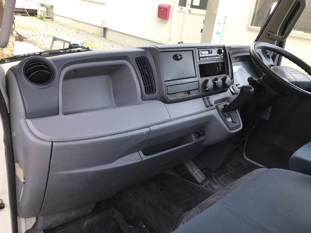 三菱ふそうキャンター平ボディ小型（2t・3t）[写真33]