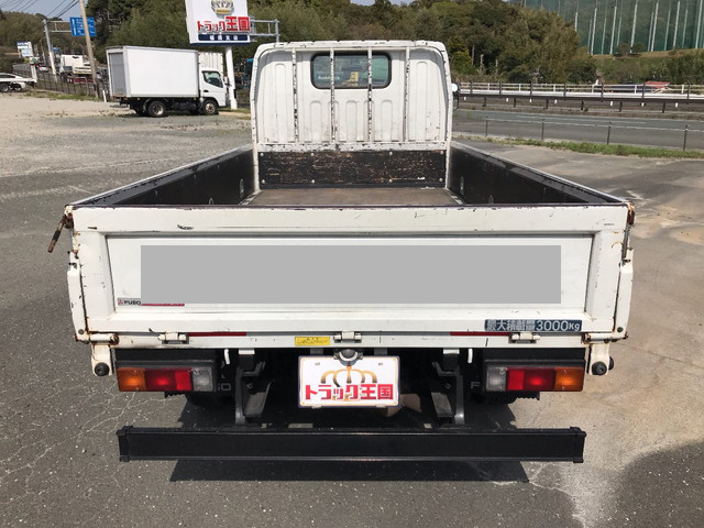 三菱ふそうキャンター平ボディ小型（2t・3t）[写真09]
