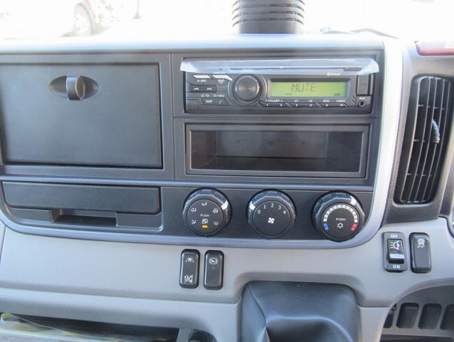 三菱ふそうキャンターアルミバン小型（2t・3t）[写真13]