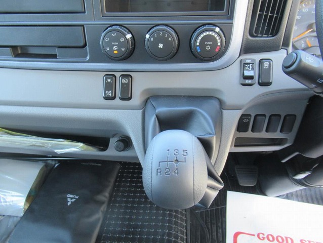 三菱ふそうキャンターアルミバン小型（2t・3t）[写真14]