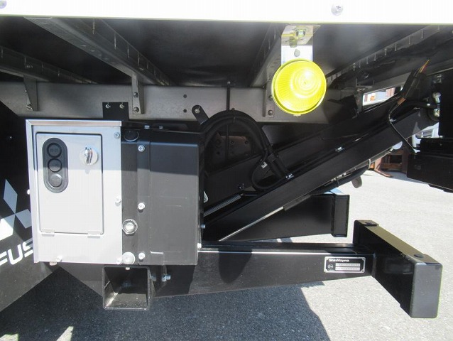三菱ふそうキャンターアルミバン小型（2t・3t）[写真35]