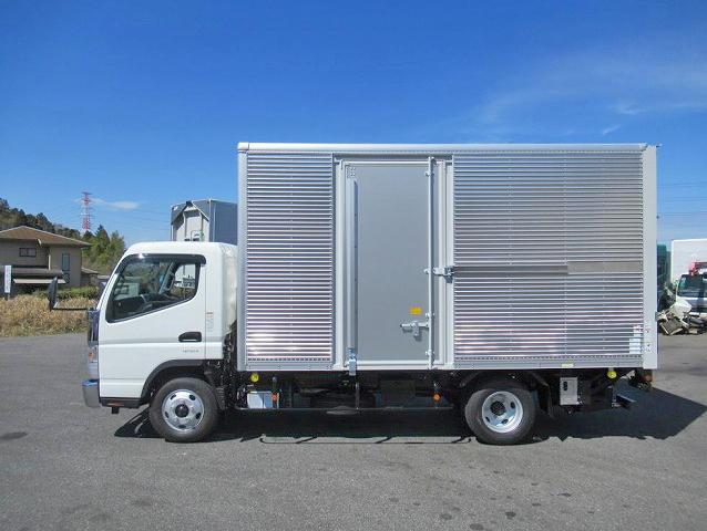 三菱ふそうキャンターアルミバン小型（2t・3t）[写真04]