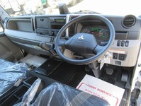 三菱ふそうキャンターアルミバン小型（2t・3t）[写真09]