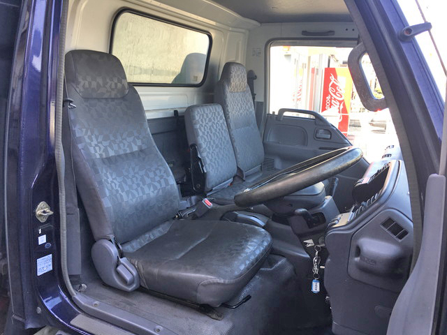 いすゞエルフ幌ウイング小型（2t・3t）[写真28]