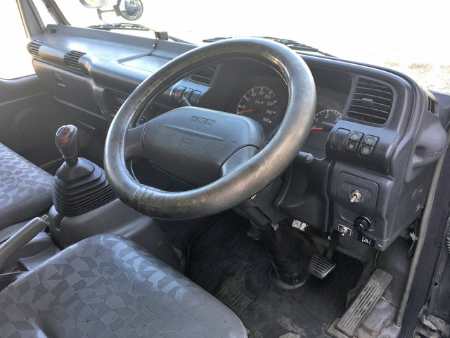 いすゞエルフ幌ウイング小型（2t・3t）[写真29]