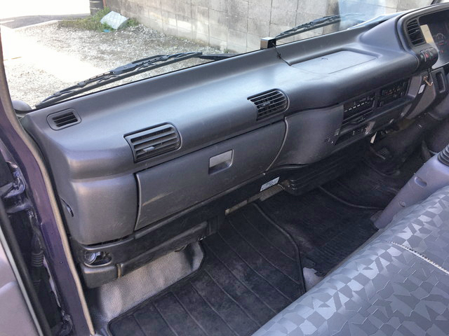 いすゞエルフ幌ウイング小型（2t・3t）[写真31]