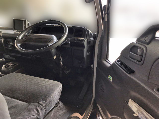 いすゞエルフアルミバン小型（2t・3t）[写真14]