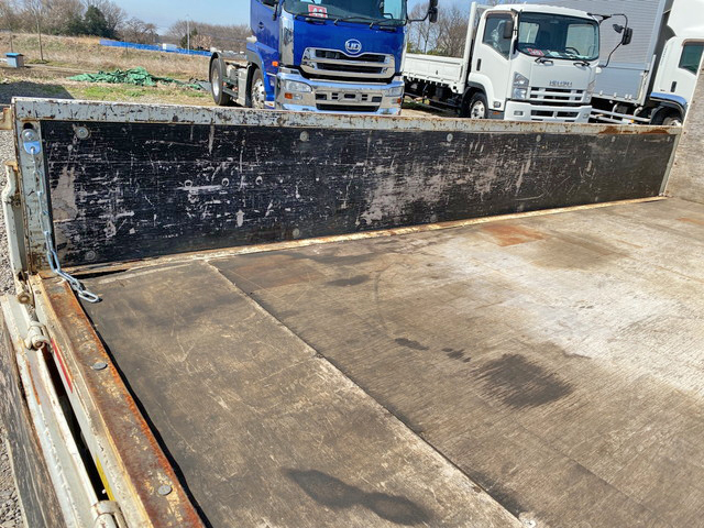 三菱ふそうキャンター平ボディ小型（2t・3t）[写真11]