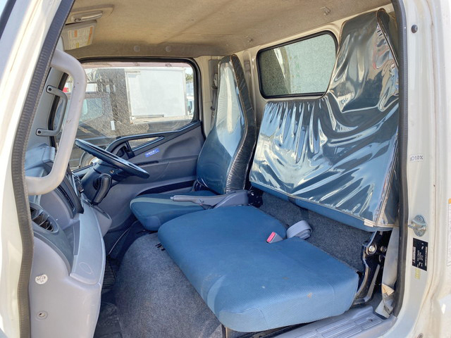 三菱ふそうキャンター平ボディ小型（2t・3t）[写真29]