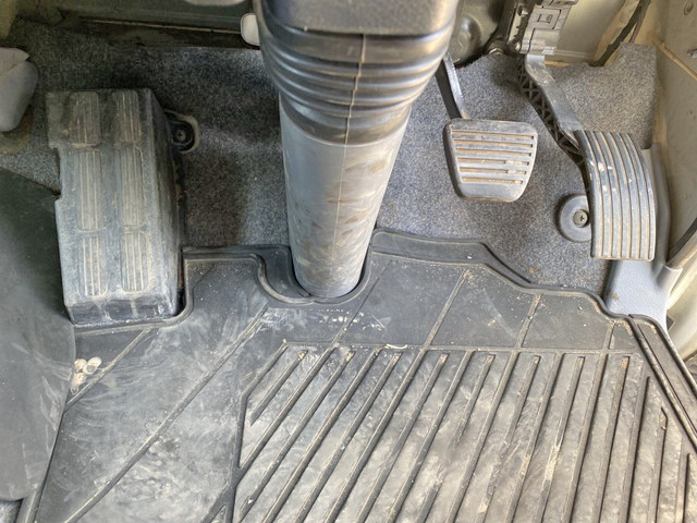 三菱ふそうキャンター平ボディ小型（2t・3t）[写真37]