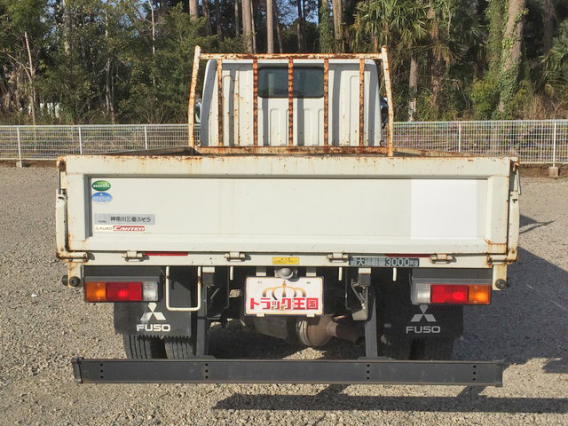 三菱ふそうキャンター平ボディ小型（2t・3t）[写真11]