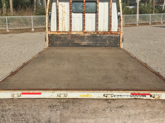 三菱ふそうキャンター平ボディ小型（2t・3t）[写真13]