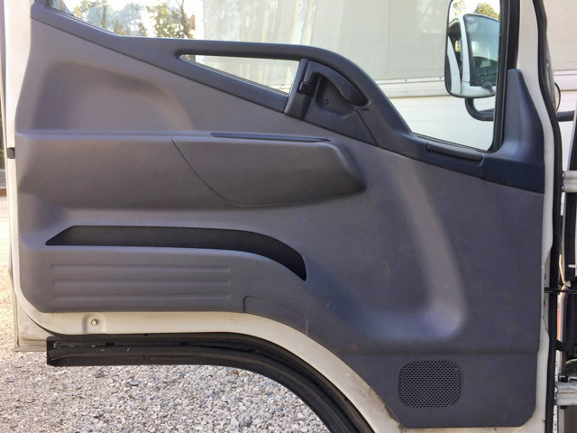 三菱ふそうキャンター平ボディ小型（2t・3t）[写真26]