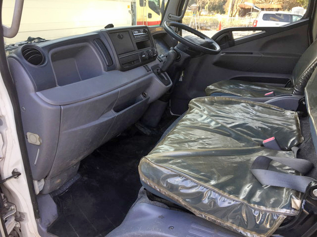 三菱ふそうキャンター平ボディ小型（2t・3t）[写真28]