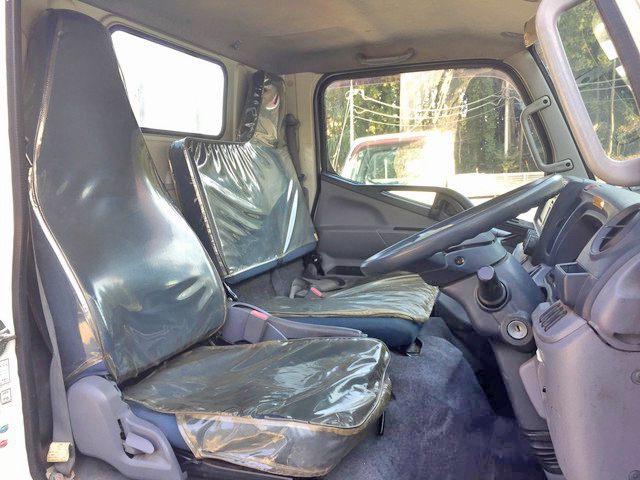 三菱ふそうキャンター平ボディ小型（2t・3t）[写真31]