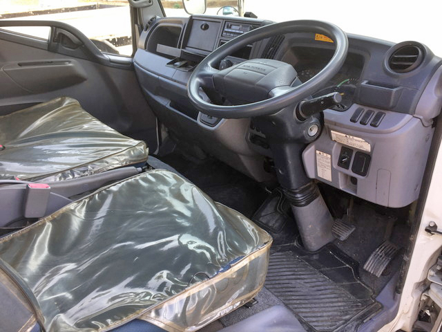 三菱ふそうキャンター平ボディ小型（2t・3t）[写真32]