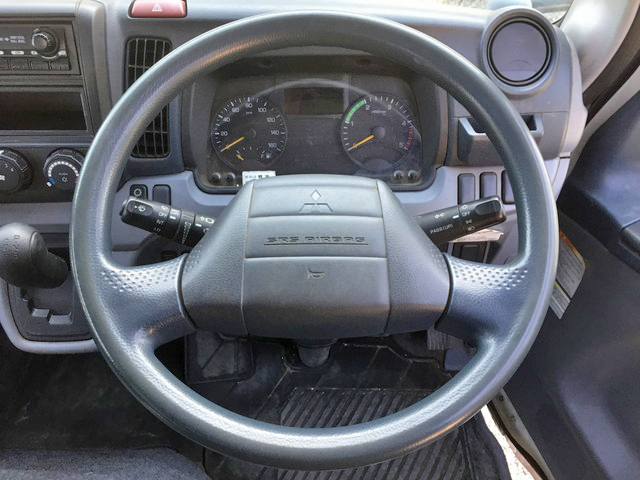 三菱ふそうキャンター平ボディ小型（2t・3t）[写真35]