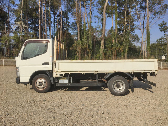 三菱ふそうキャンター平ボディ小型（2t・3t）[写真05]
