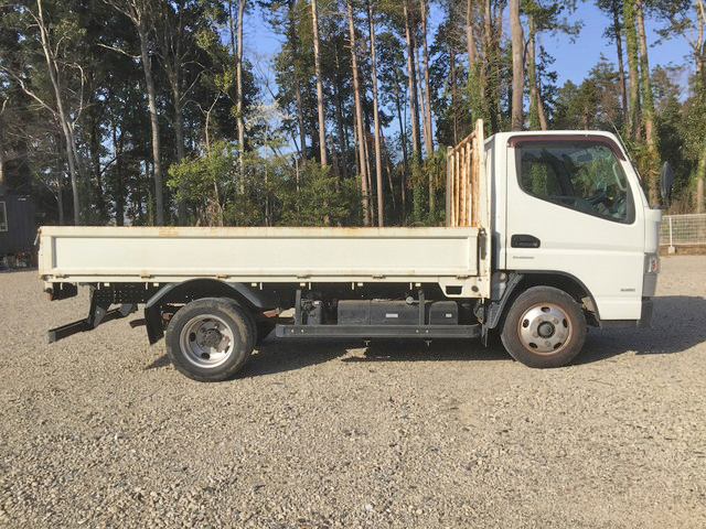 三菱ふそうキャンター平ボディ小型（2t・3t）[写真07]