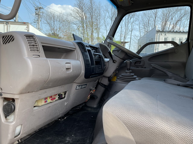 日野デュトロ冷凍車（冷蔵車）小型（2t・3t）[写真31]