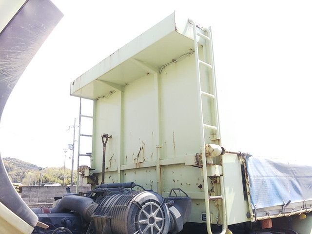 UDトラックスクオンダンプ大型（10t）[写真11]