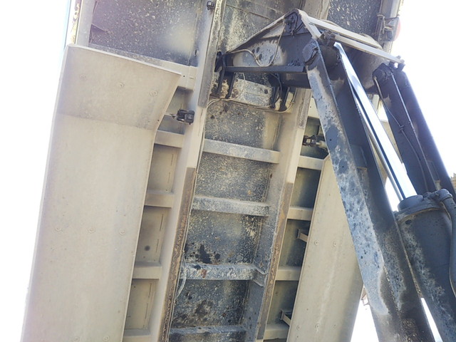 UDトラックスクオンダンプ大型（10t）[写真13]