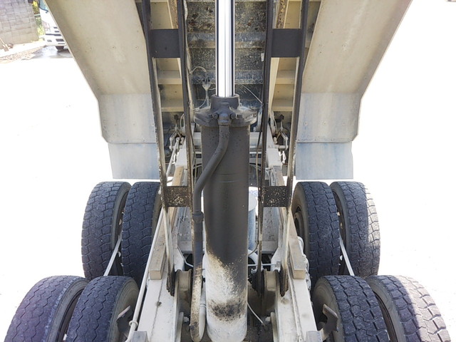 UDトラックスクオンダンプ大型（10t）[写真14]