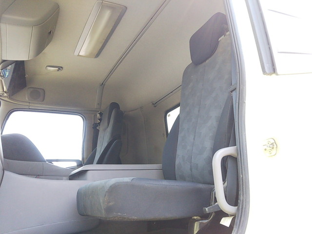 UDトラックスクオンダンプ大型（10t）[写真31]