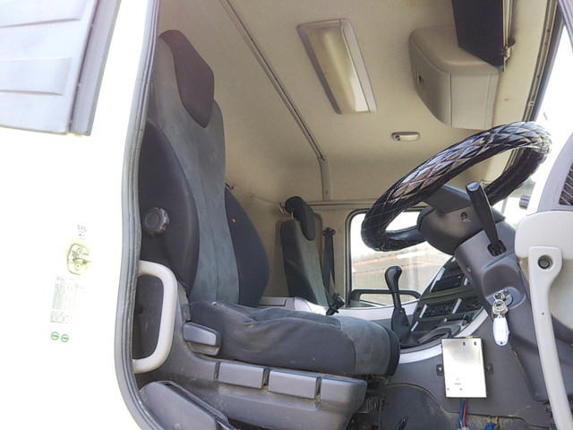 UDトラックスクオンダンプ大型（10t）[写真32]