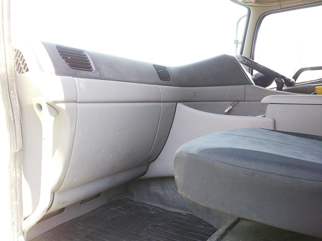 UDトラックスクオンダンプ大型（10t）[写真34]