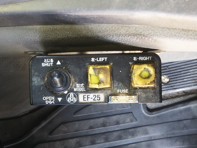 UDトラックスクオンダンプ大型（10t）[写真37]