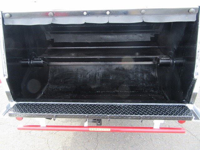 いすゞエルフパッカー車（塵芥車）小型（2t・3t）[写真14]