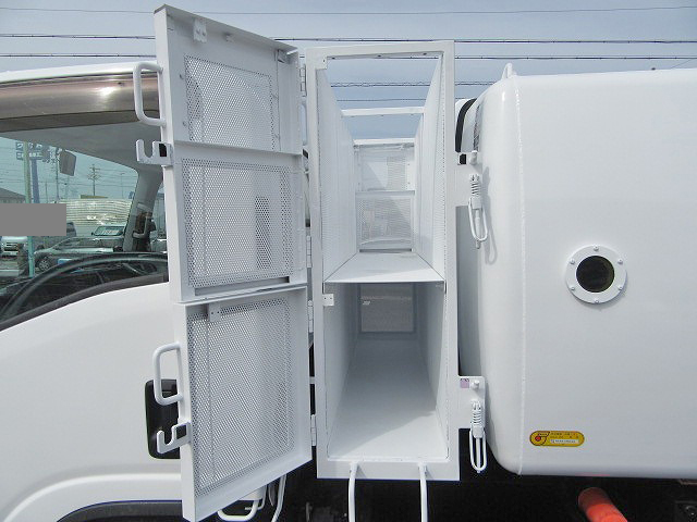 いすゞエルフパッカー車（塵芥車）小型（2t・3t）[写真08]